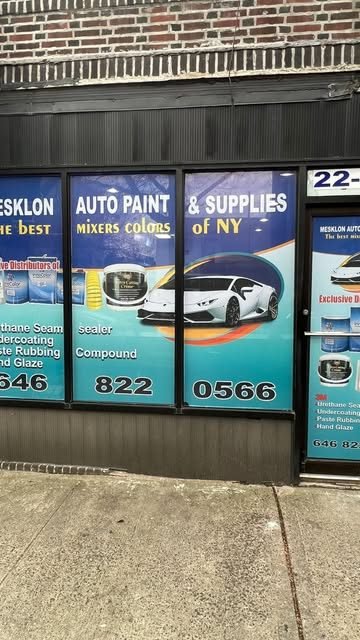 Fachada de Mesklon en Crescent St